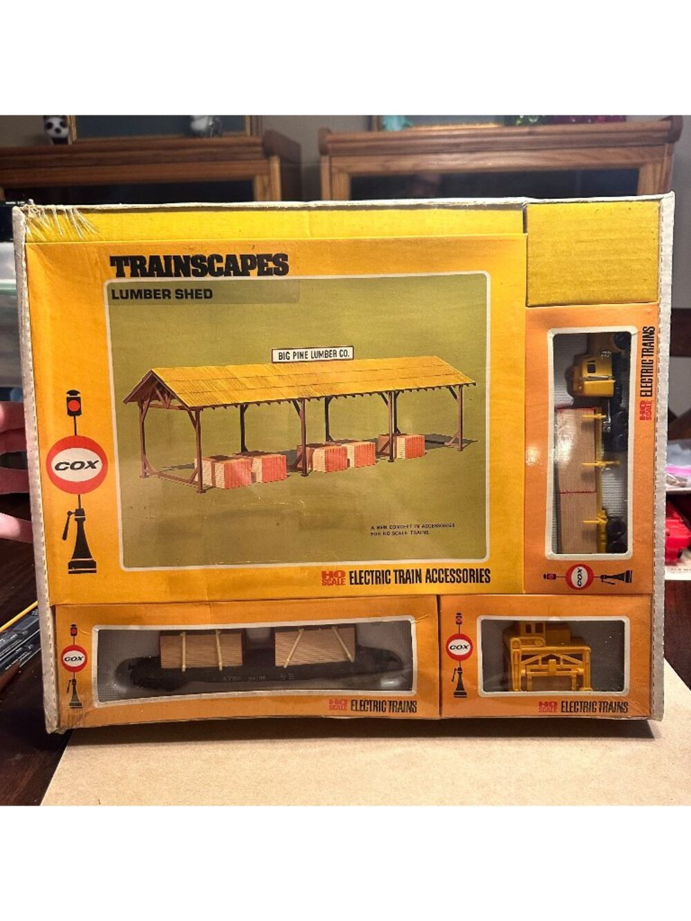 Cox HO Scale Trainscapes Lumber Shed Electric Train Accessories Set